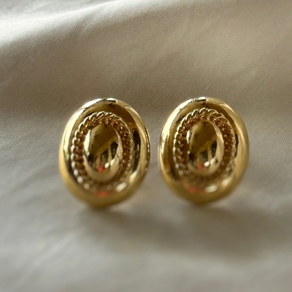 Vintage Gold Tone Rope Accent Textured Dome Screw Back Earrings Elegant - Picture 11 of 11